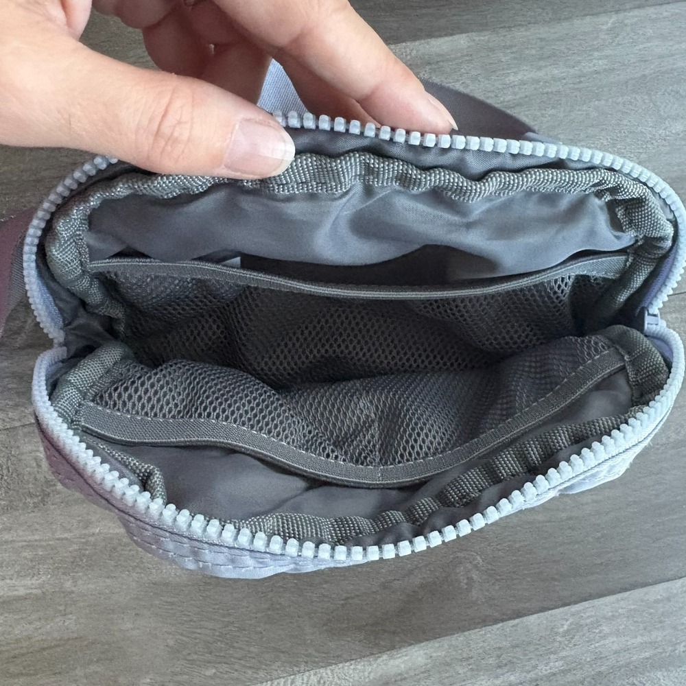 Lavender‎ Belt Bag Gaiam  Zip Pouch with Logo & Compartments - Picture 8 of 10
